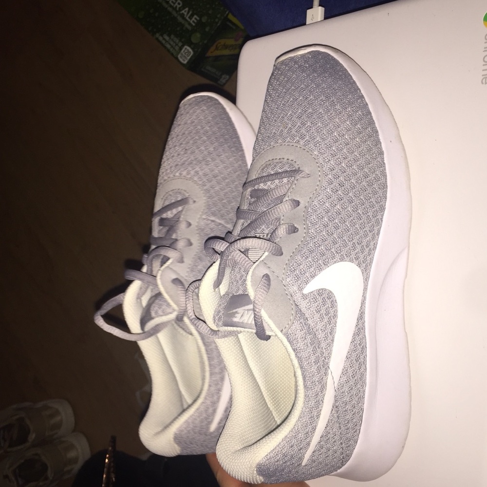 Nike Tanjun Women’s Athletic Shoe